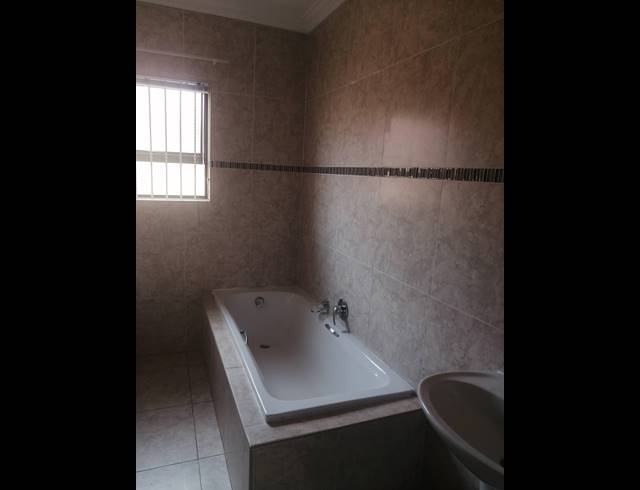3 BEDROOM CLUSTER RENTED IN NEW REDRUTH